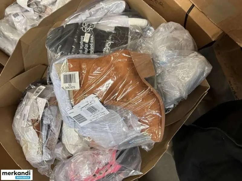 4 € por par en una mezcla de zapatos versátil con diferentes tallas y elementos como Mix Cardboard, A Ware, Zapatos de mujer, Pa