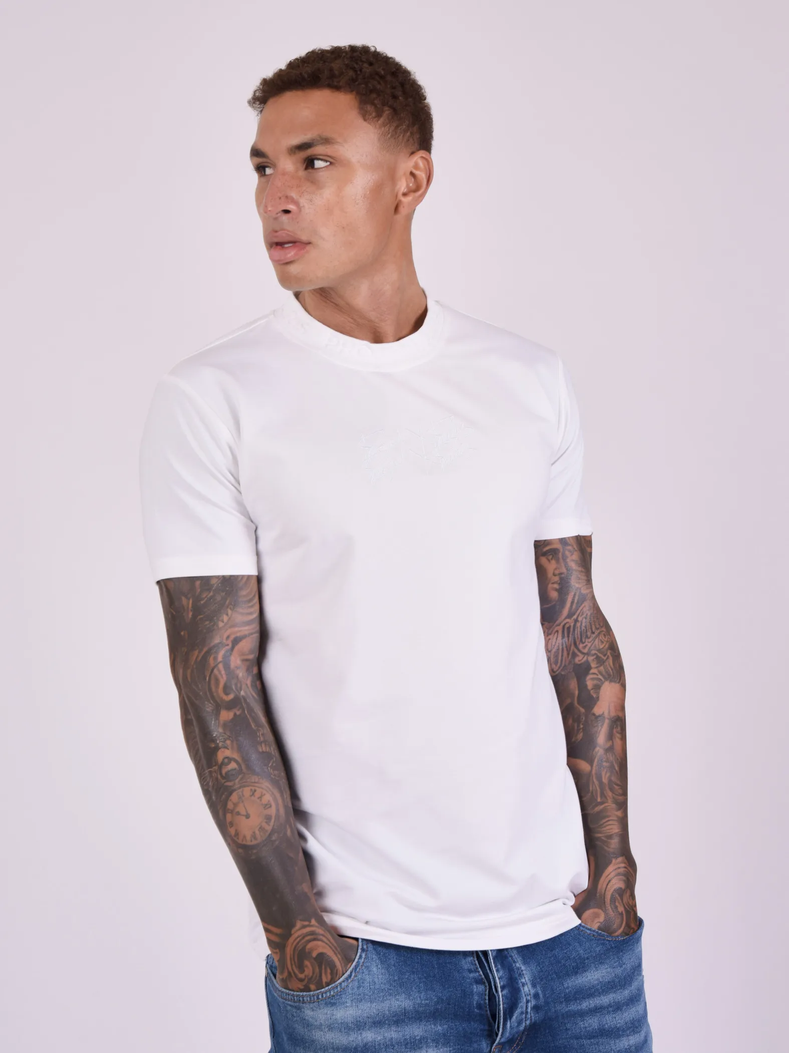Camiseta con cuello técnico
