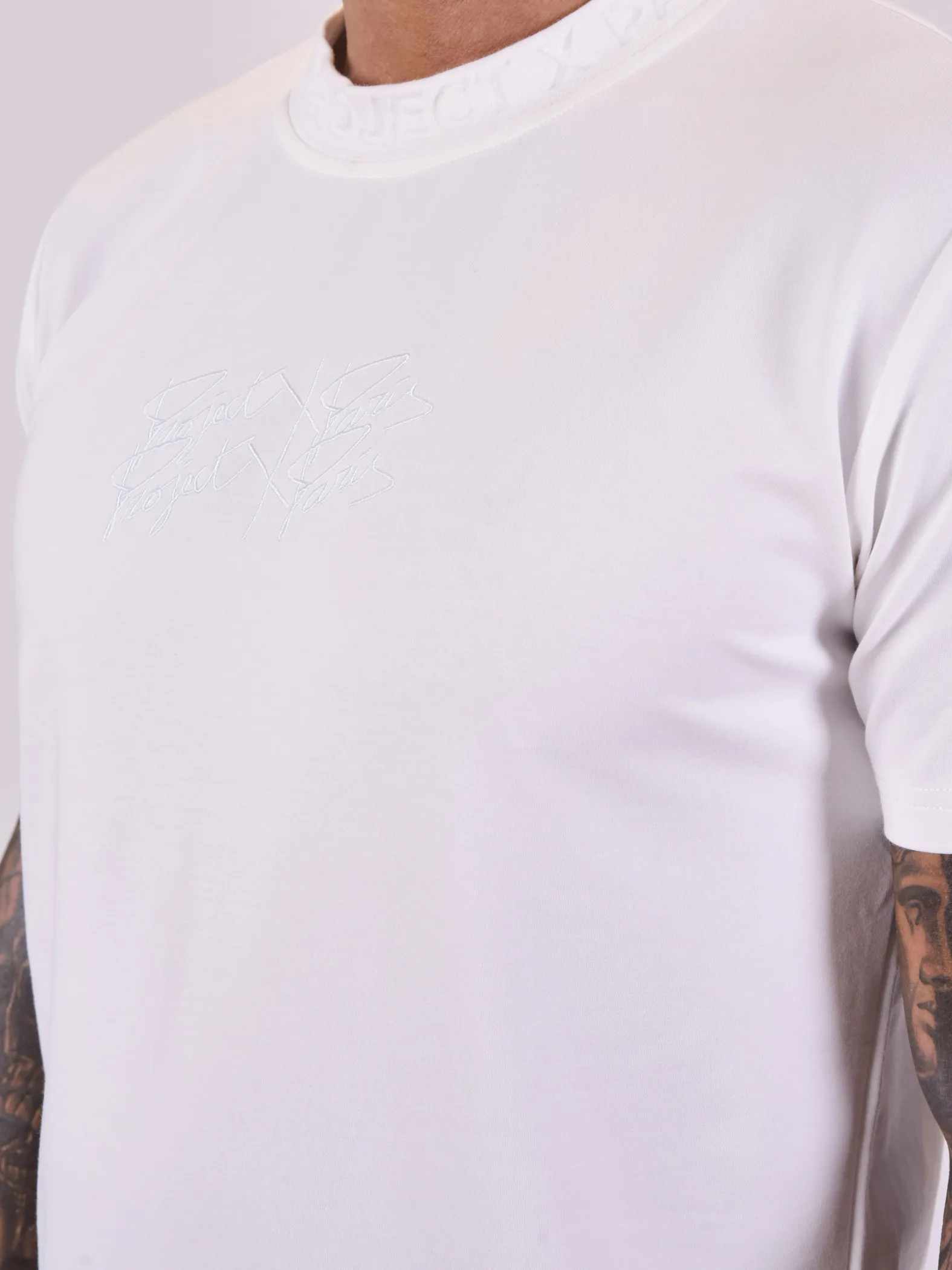 Camiseta con cuello técnico