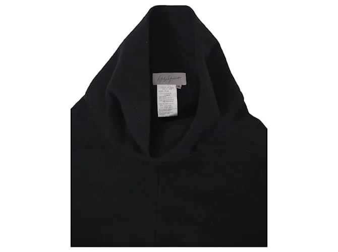 Capa de cuello alto Yohji Yamamoto en cachemir negro 