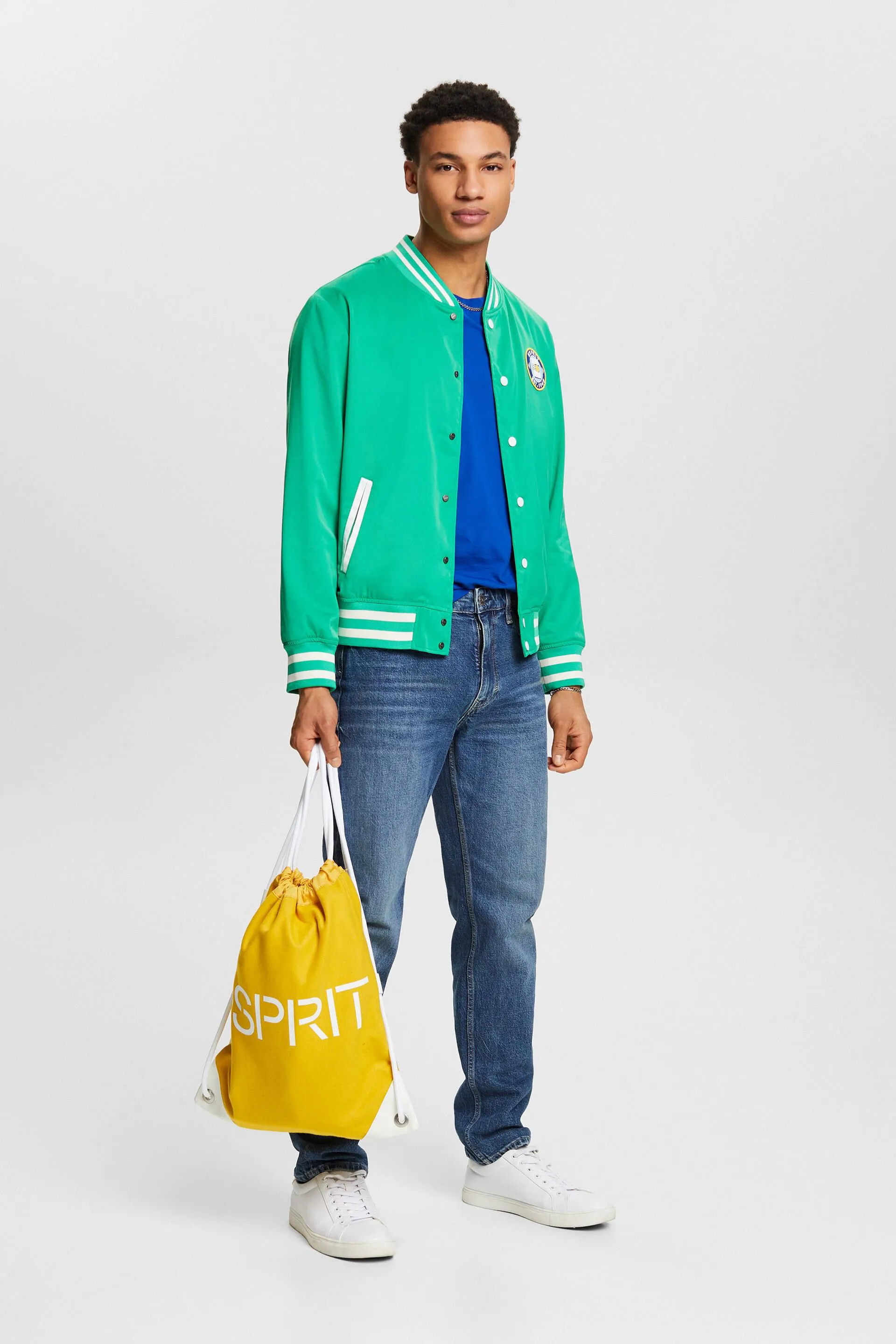 Chaqueta de estilo universitario con logotipo