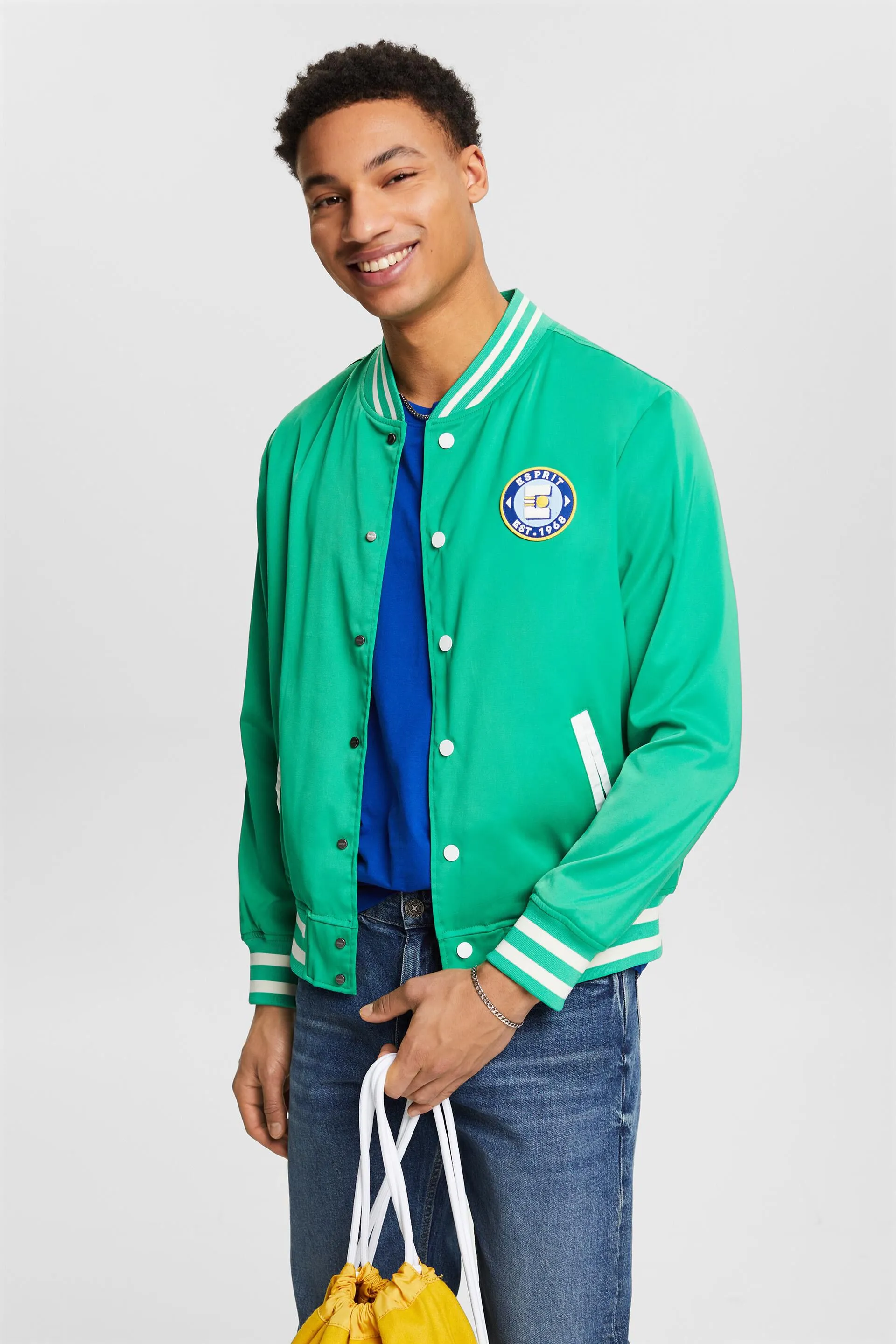 Chaqueta de estilo universitario con logotipo
