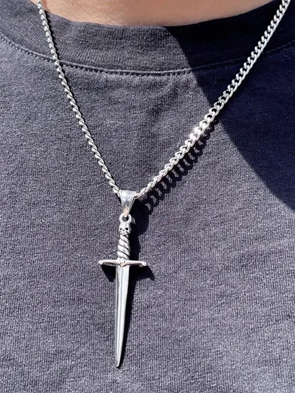 Collar con colgante de daga de esqueleto punk