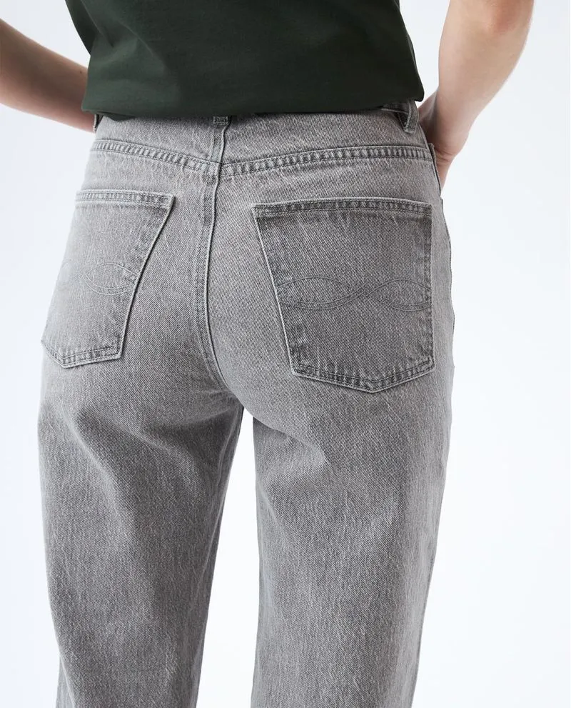 Jean Straight fit tono medio para mujer