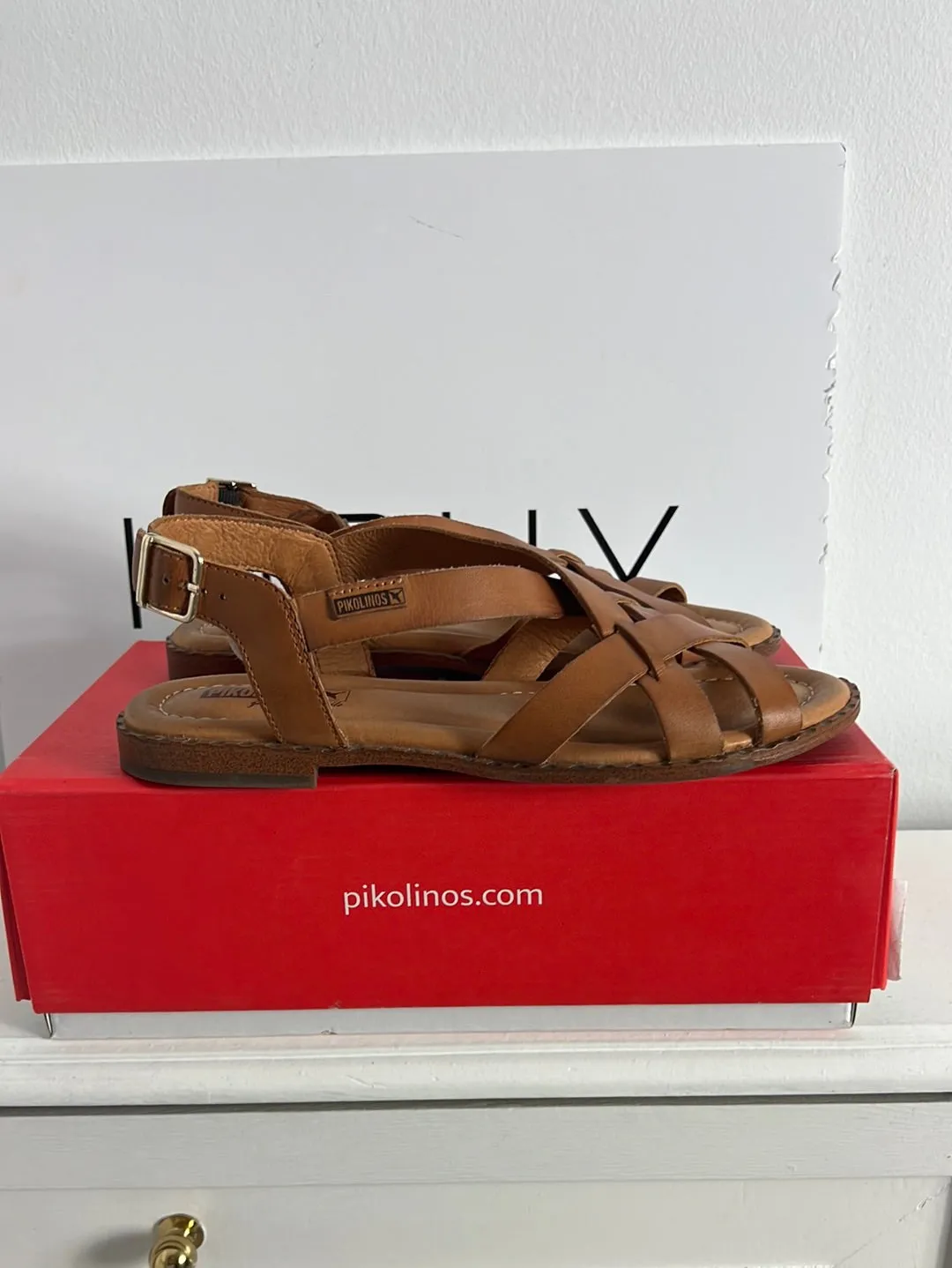 PIKOLINOS. Sandalias piel marrón tiras. T 38