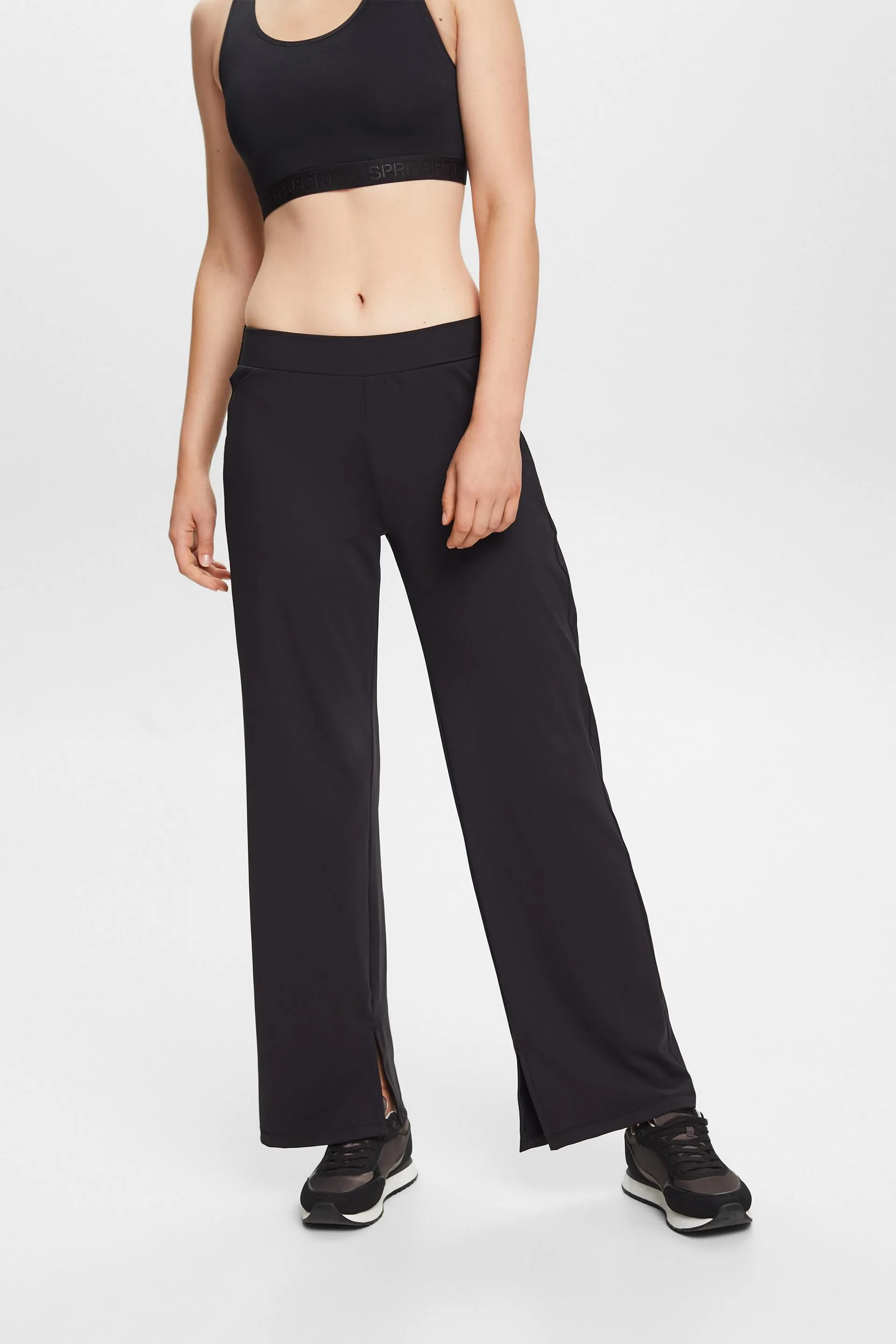 Reciclado: pantalón con perneras anchas