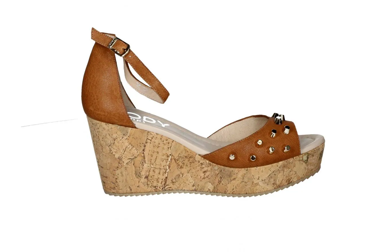 Sandalia Nobuck Cuero Pala Tachas Con Pulsera