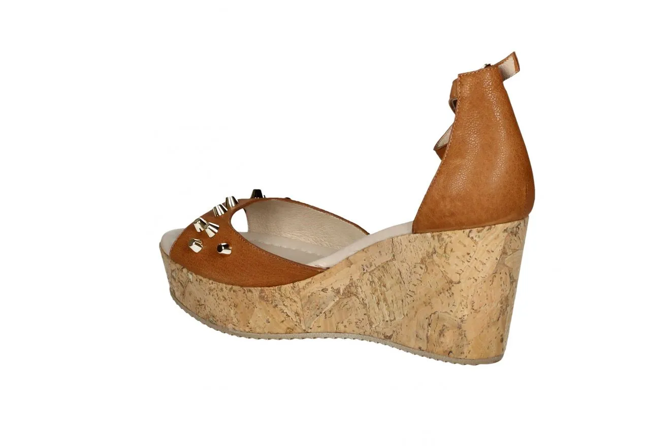Sandalia Nobuck Cuero Pala Tachas Con Pulsera