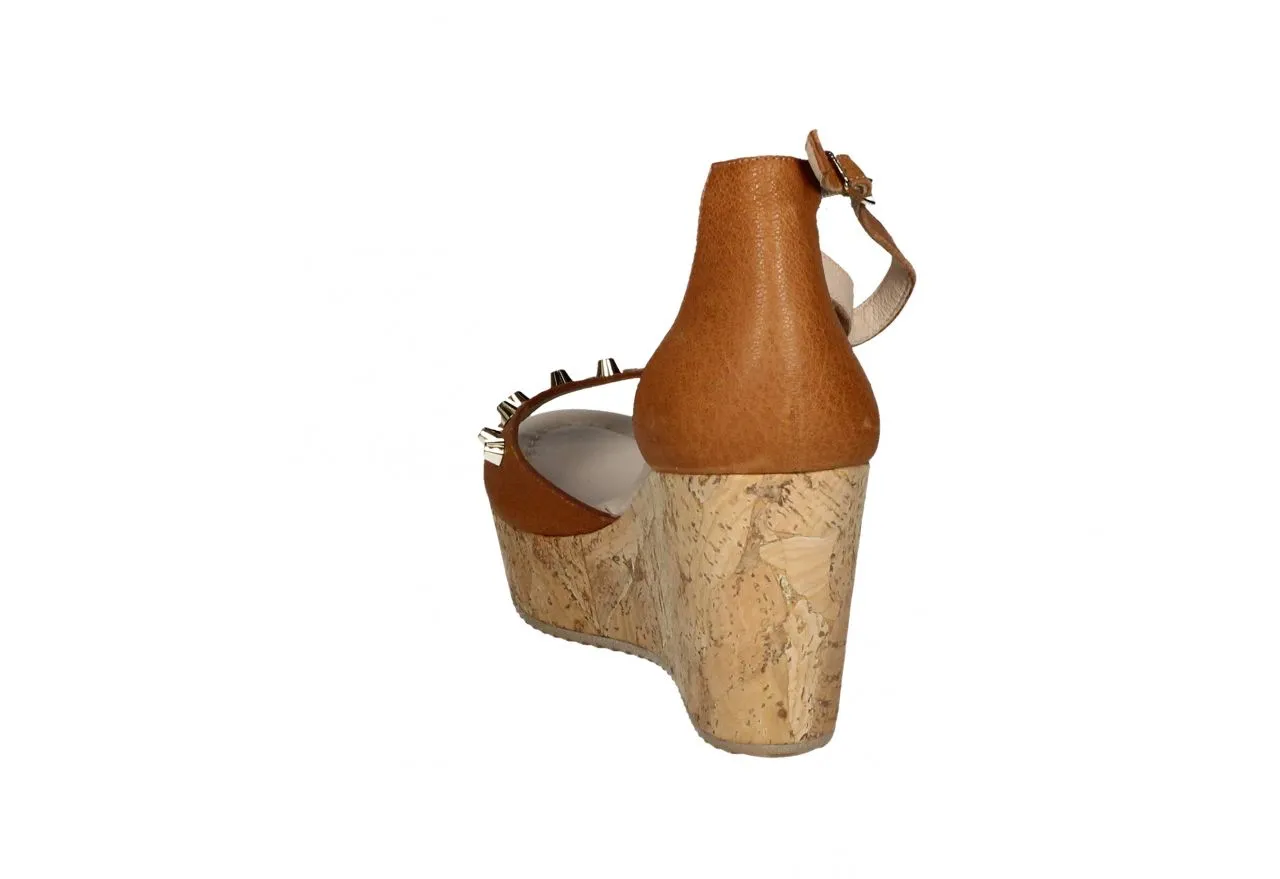Sandalia Nobuck Cuero Pala Tachas Con Pulsera