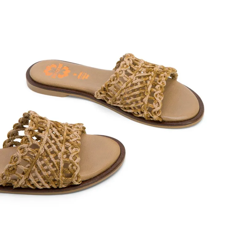 SANDALIA PLANA CON PALA TEXTIL CUERO CORA