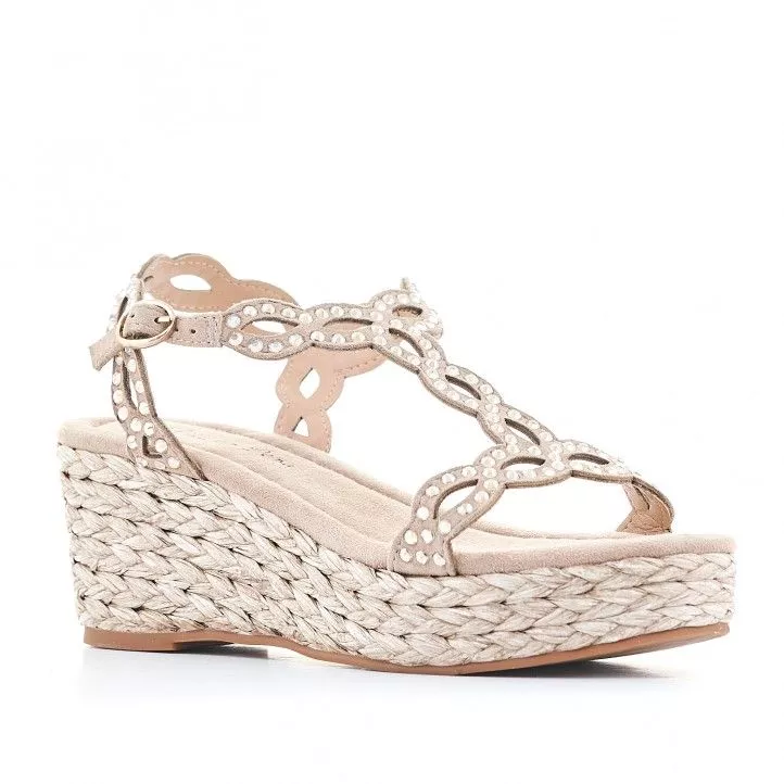 Sandalias cuña Alma en pena marrones con detalles en forma de diamante