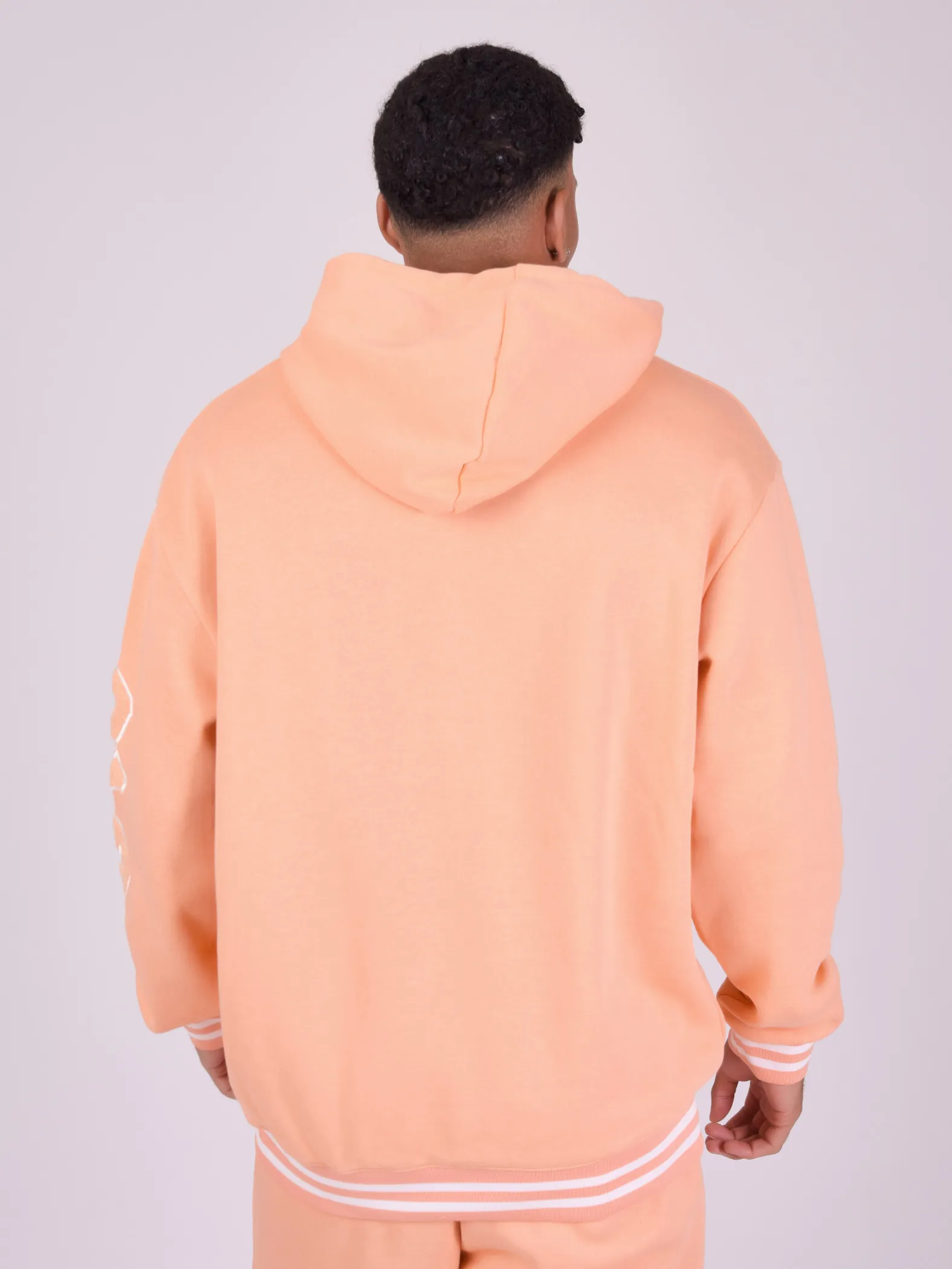Sudadera con capucha y logotipo de estilo universitario