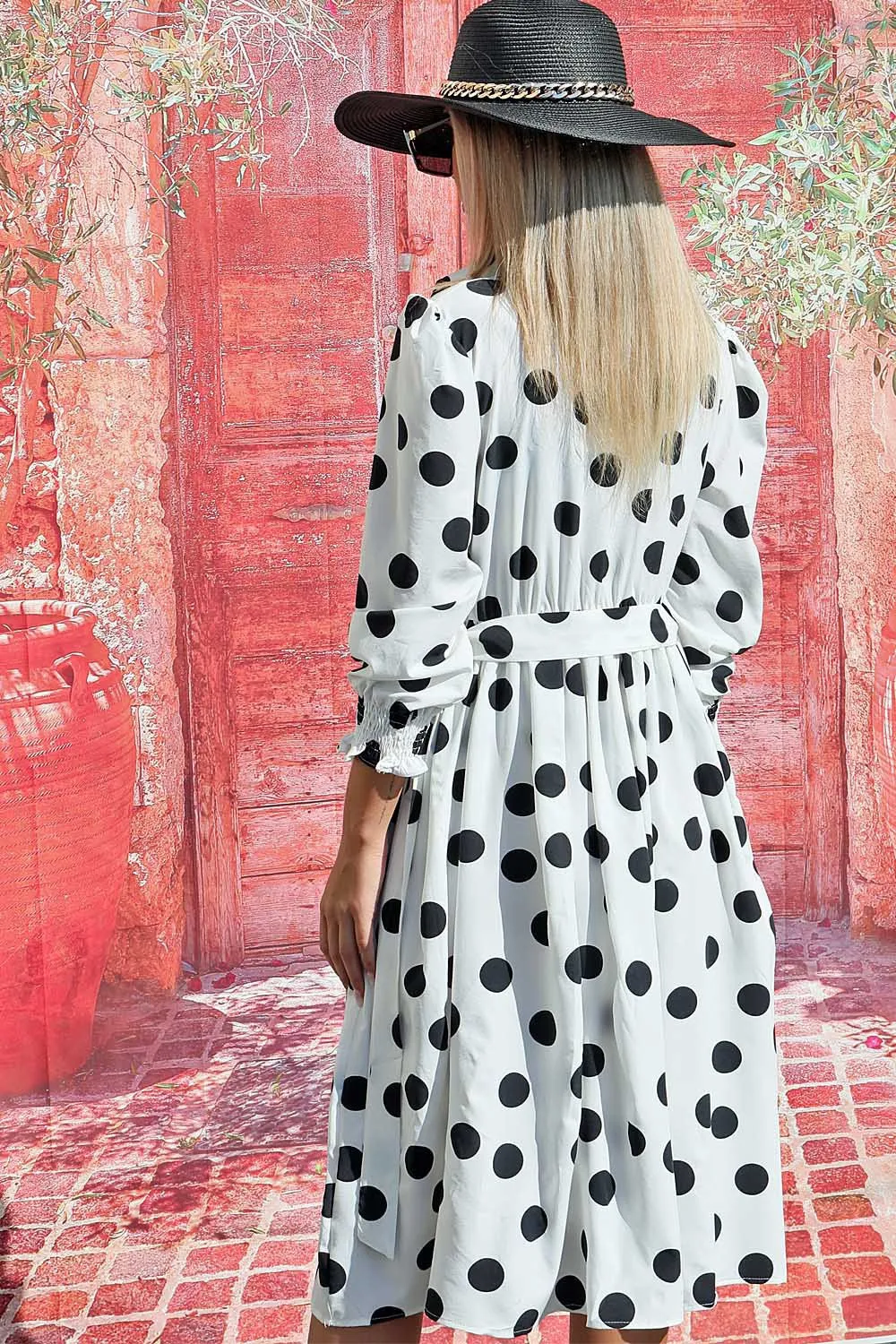 Vestido blanco con lunares negros estilo vintage