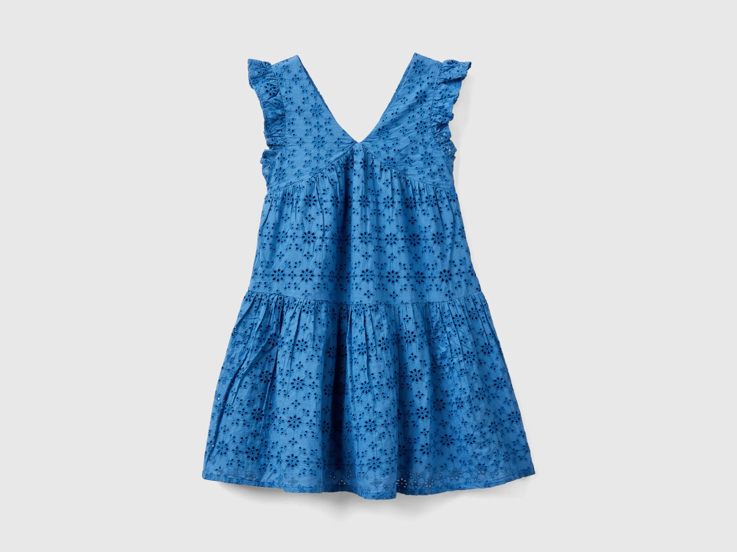 Vestido con bordados de encaje suizo