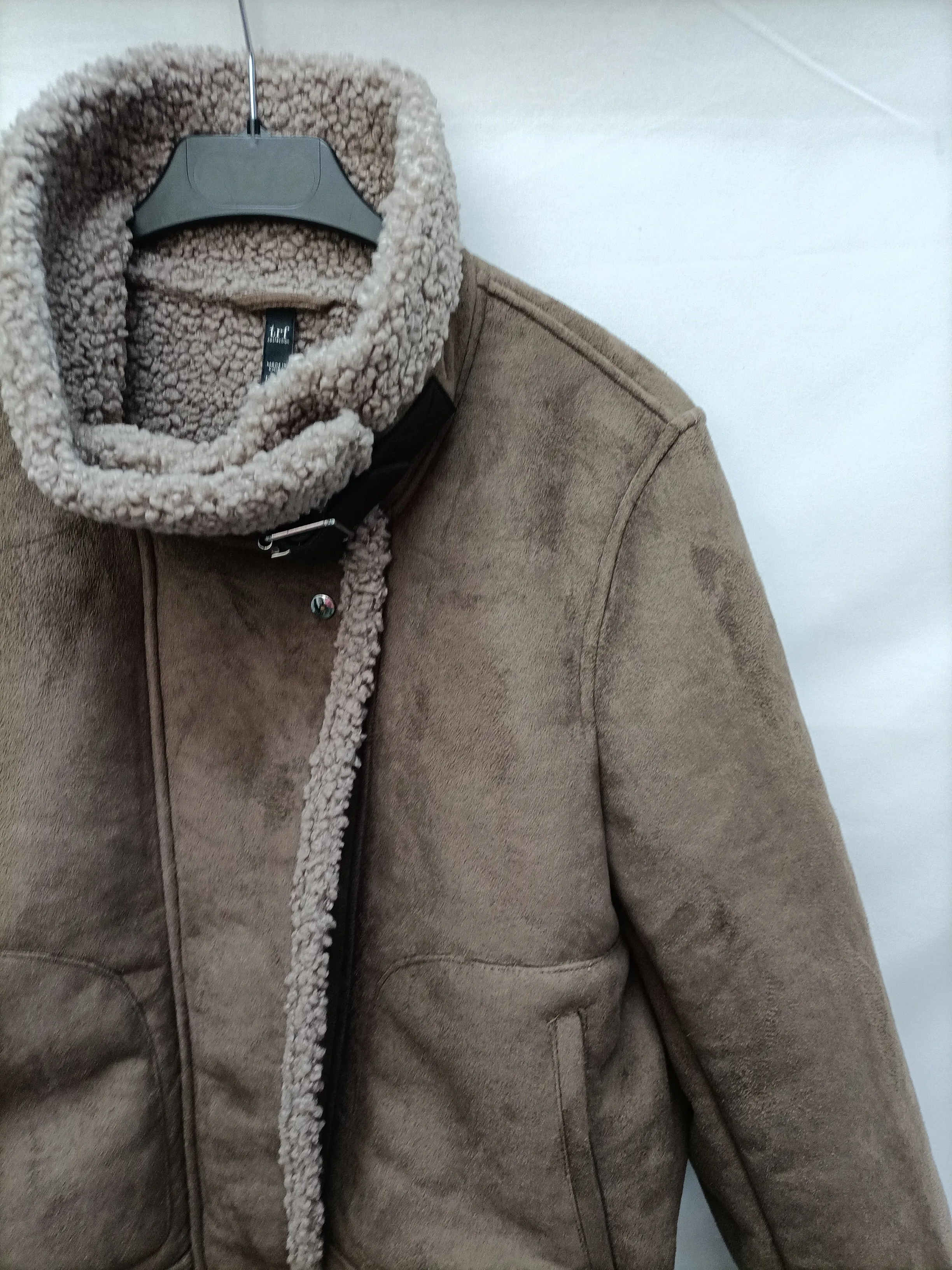 ZARA. Cazadora borrego marrón T.m